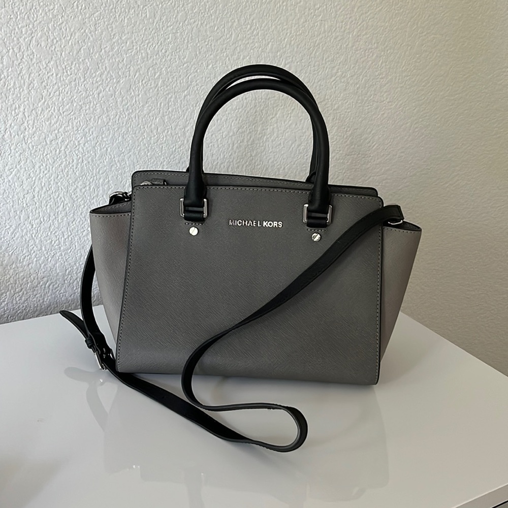 MICHAEL KORS multi grey toned hand bag in great condition